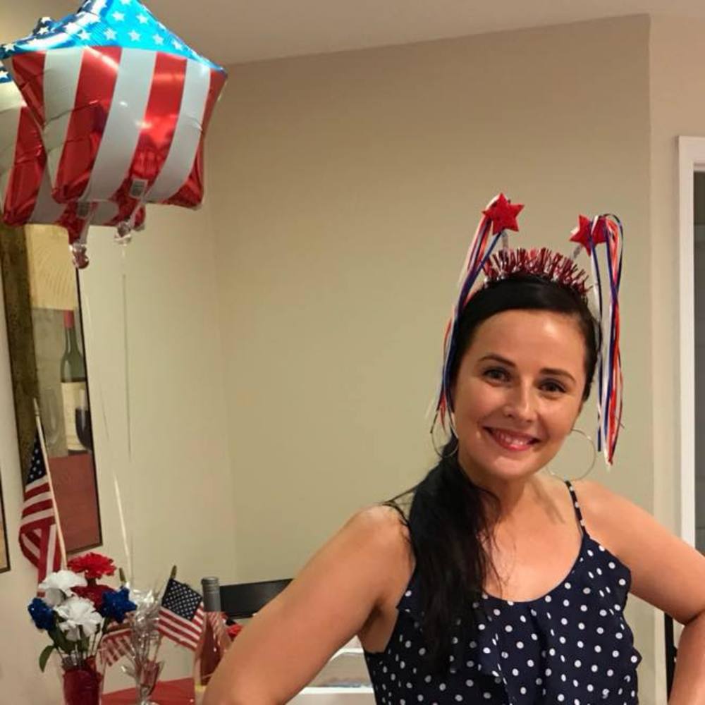 Meet your Posher, Lora